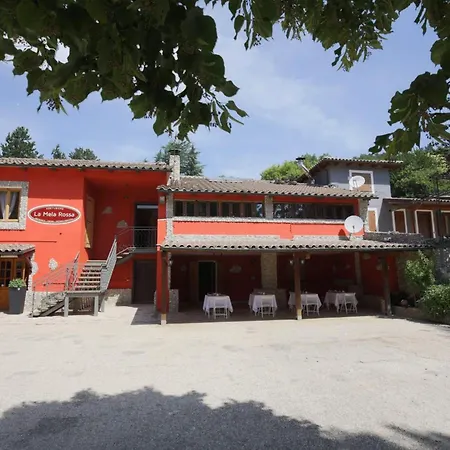 مزرعة للإقامة La Collina Dei Castagni